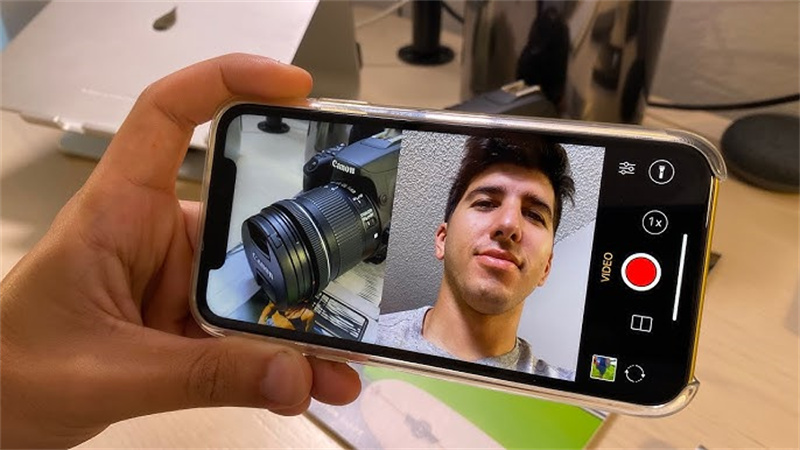 Capturing video and photos at the same time