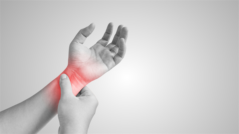 A phone grip staves off carpal tunnel syndrome