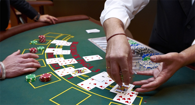 What are Live Dealer Casino Games